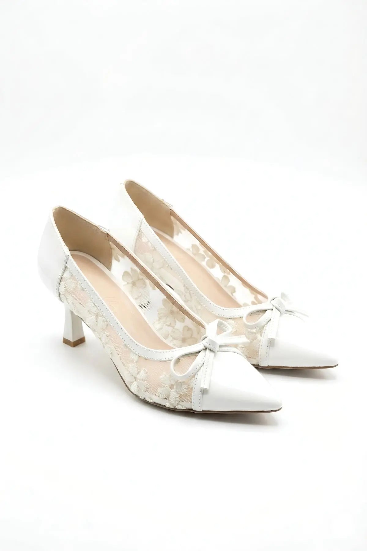 Beyaz Çiçek Desenli Topuklu Ayakkabı - Fiyonk Detaylı 8 cm Topuk - ASSORTIE SHOES